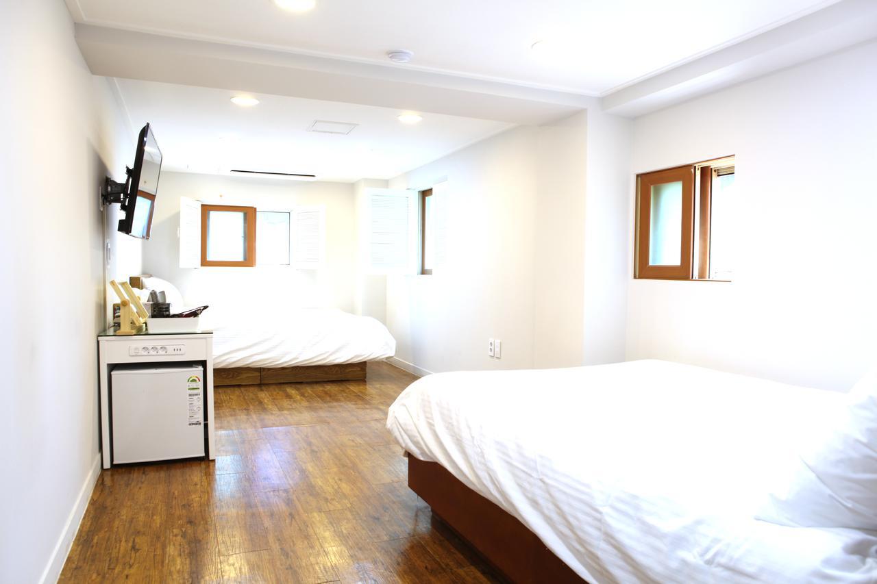 Charm Hotel Seoul Exterior photo