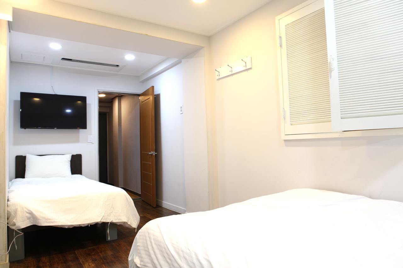 Charm Hotel Seoul Exterior photo